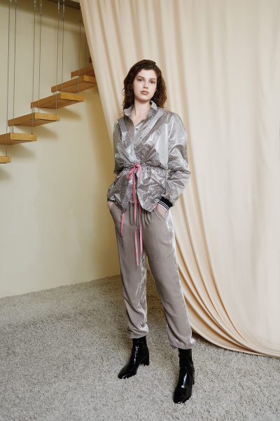 "Как дома, где бы ты не находилась": дуэт VOROZHBYT&ZEMSKOVA представил новый лукбук сезона осень-зима 2018/19